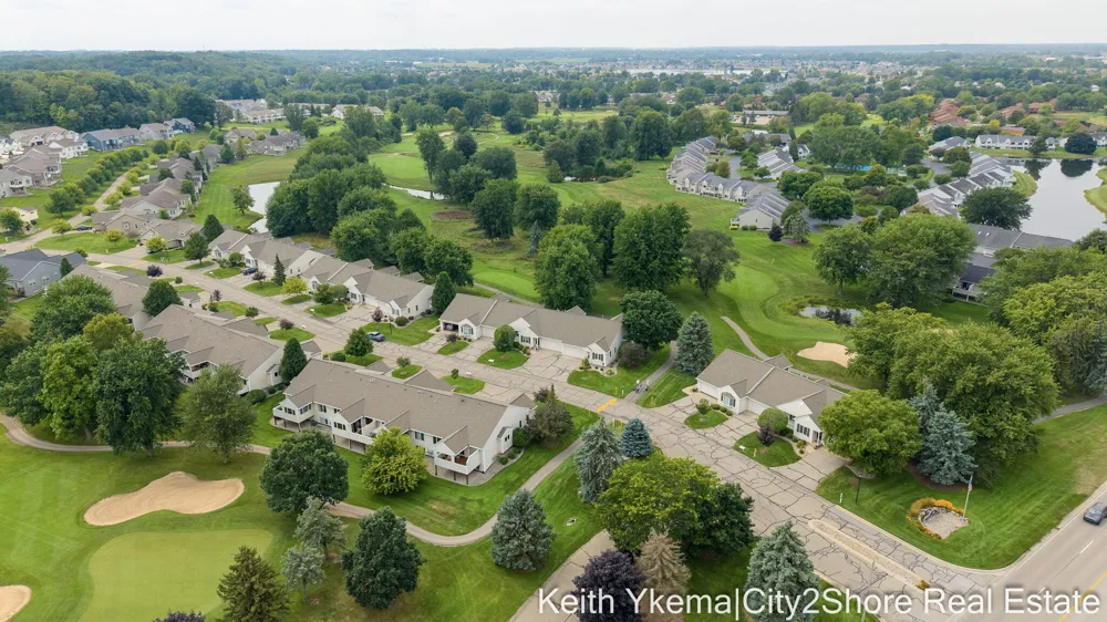 6185 Gleneagle Highlands Drive Hudsonville, MI 49426
