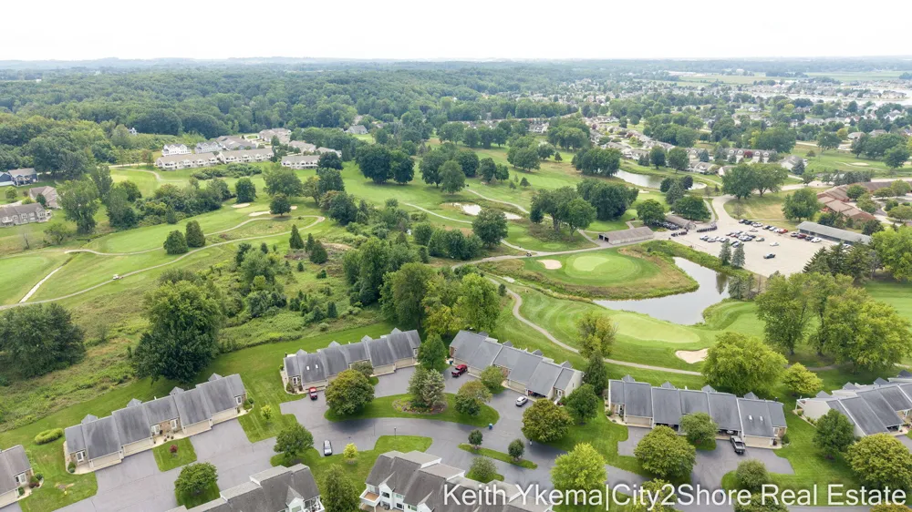 6185 Gleneagle Highlands Drive Hudsonville, MI 49426