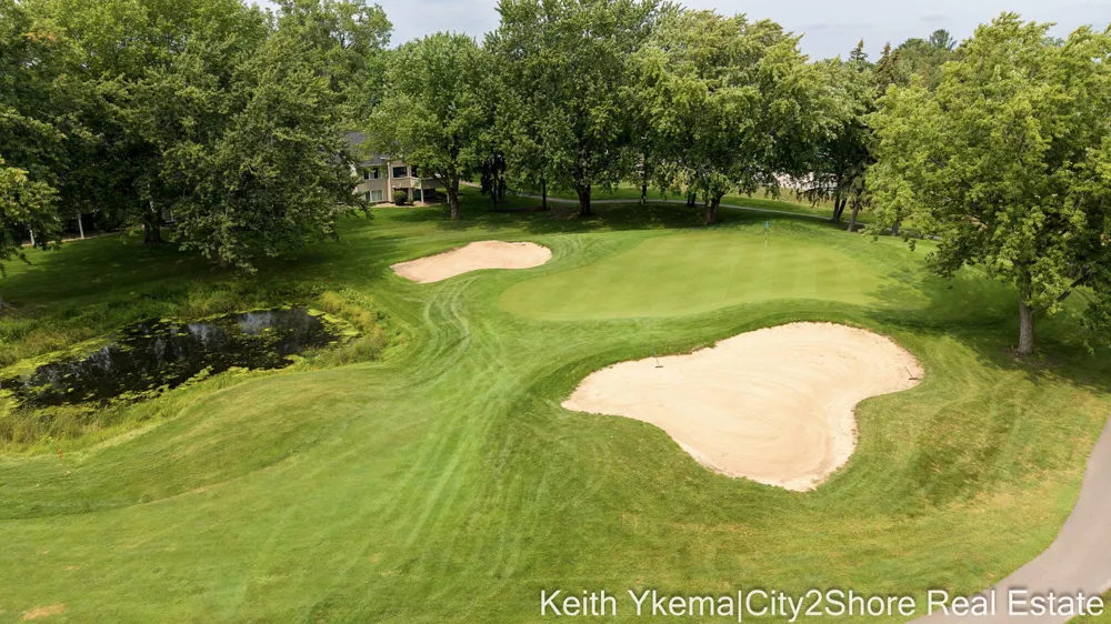6185 Gleneagle Highlands Drive Hudsonville, MI 49426