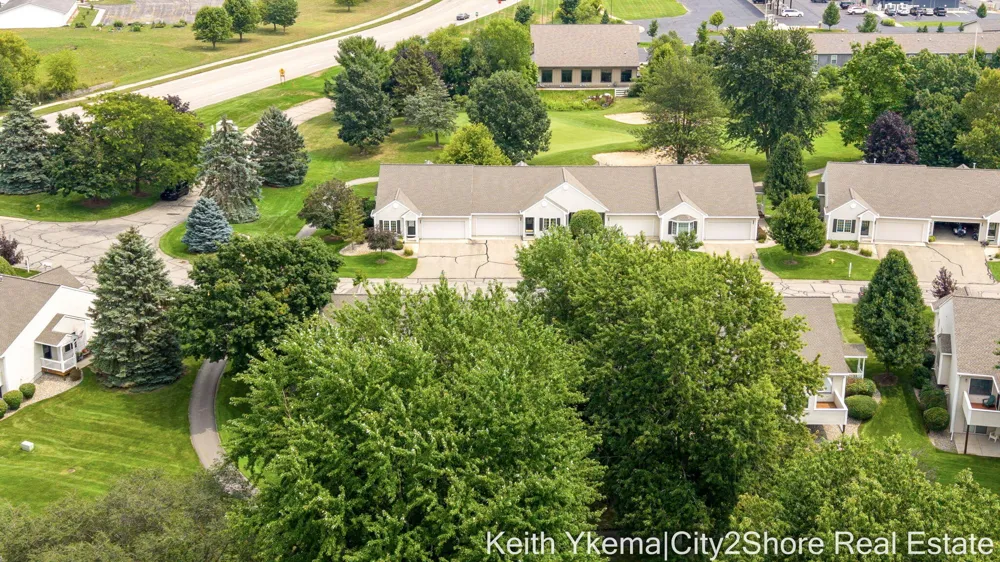 6185 Gleneagle Highlands Drive Hudsonville, MI 49426