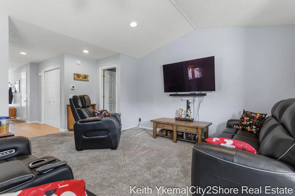 6185 Gleneagle Highlands Drive Hudsonville, MI 49426