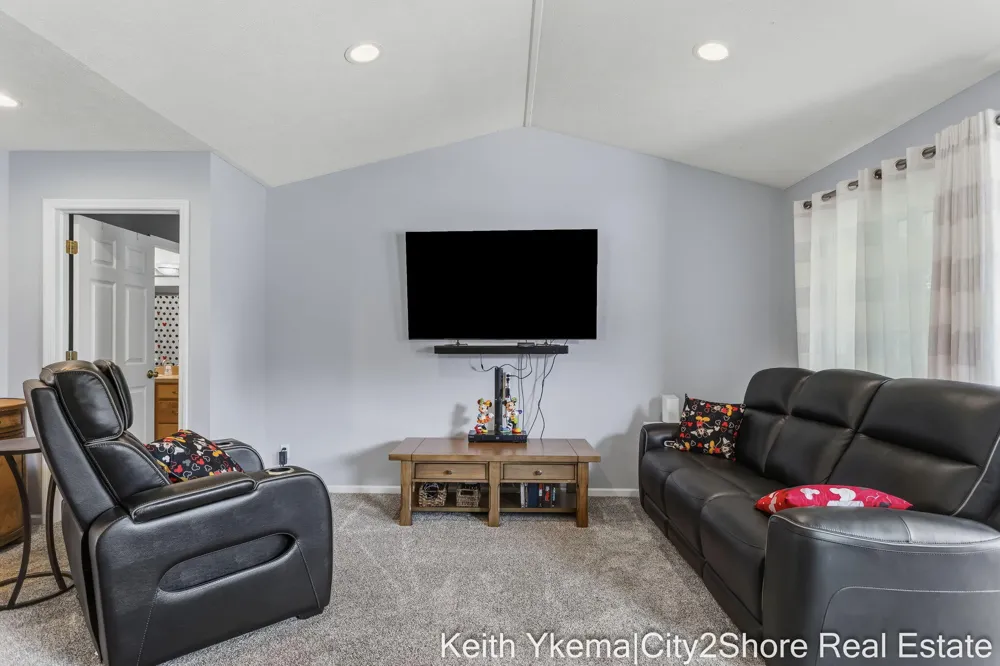 6185 Gleneagle Highlands Drive Hudsonville, MI 49426