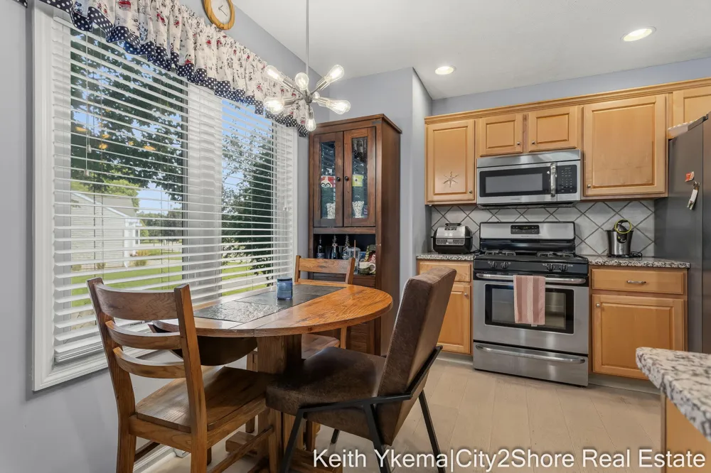 6185 Gleneagle Highlands Drive Hudsonville, MI 49426
