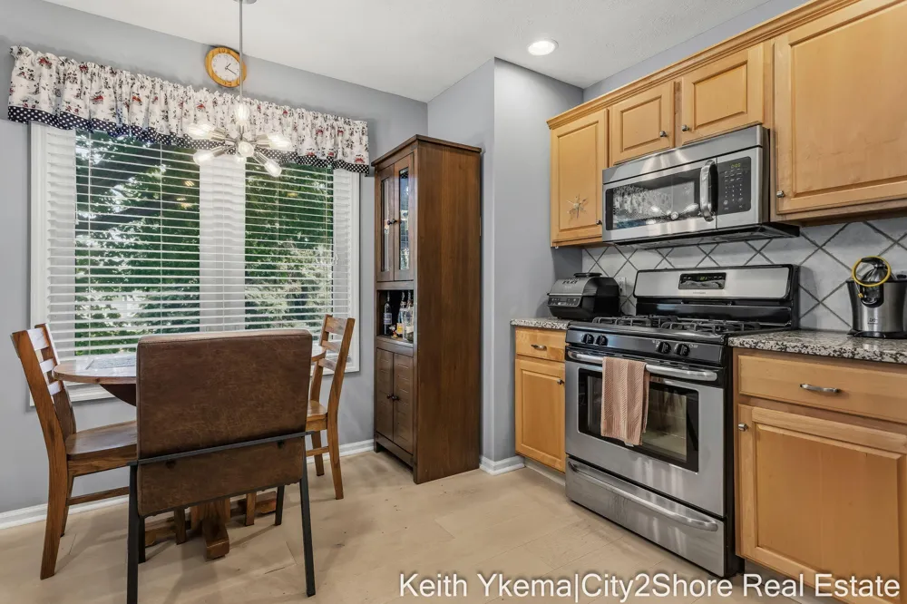 6185 Gleneagle Highlands Drive Hudsonville, MI 49426