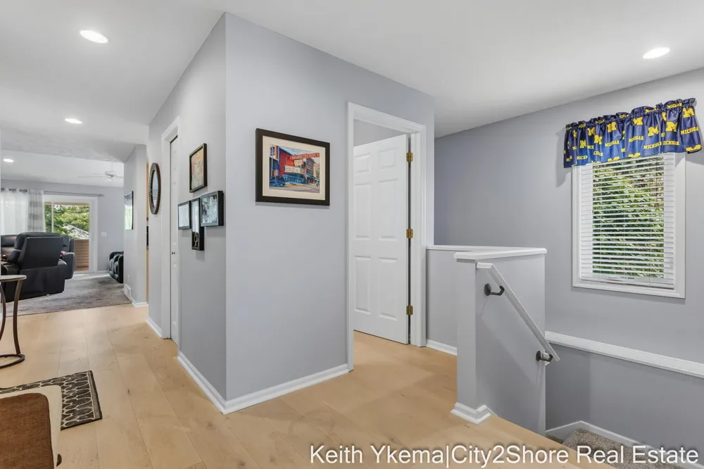 6185 Gleneagle Highlands Drive Hudsonville, MI 49426