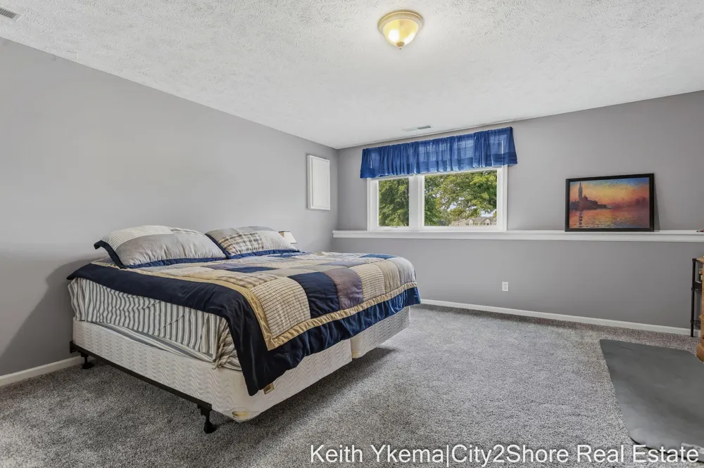 6185 Gleneagle Highlands Drive Hudsonville, MI 49426