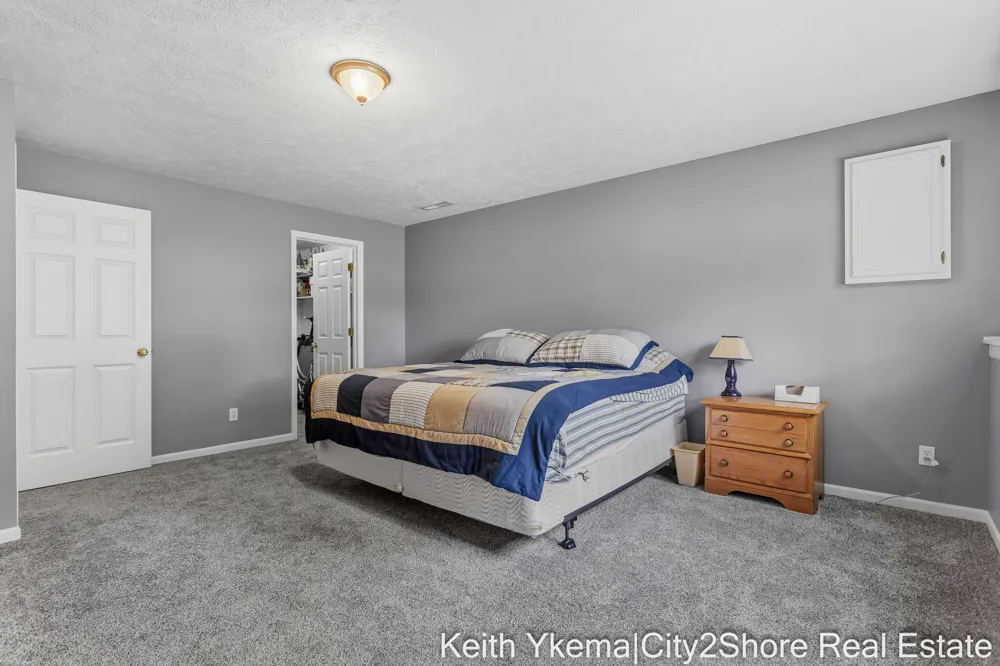 6185 Gleneagle Highlands Drive Hudsonville, MI 49426