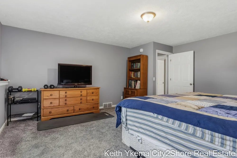 6185 Gleneagle Highlands Drive Hudsonville, MI 49426