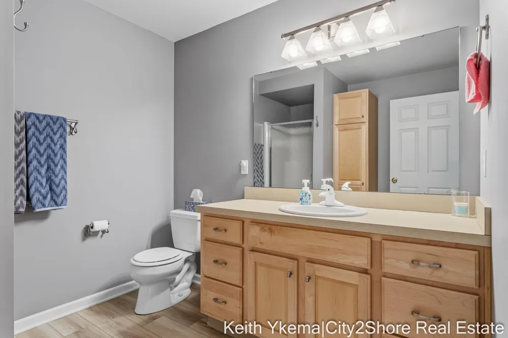 6185 Gleneagle Highlands Drive Hudsonville, MI 49426