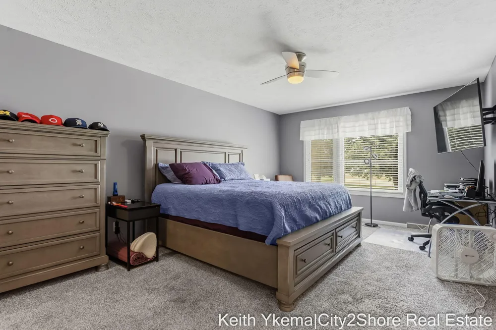 6185 Gleneagle Highlands Drive Hudsonville, MI 49426