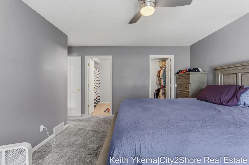 6185 Gleneagle Highlands Drive Hudsonville, MI 49426