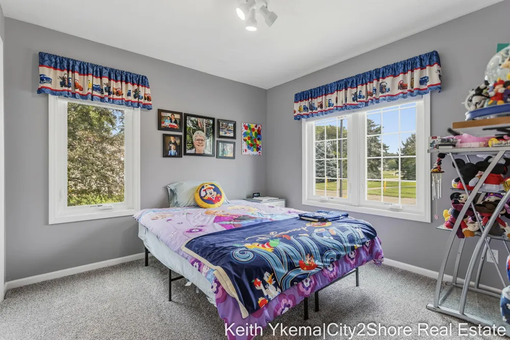 6185 Gleneagle Highlands Drive Hudsonville, MI 49426