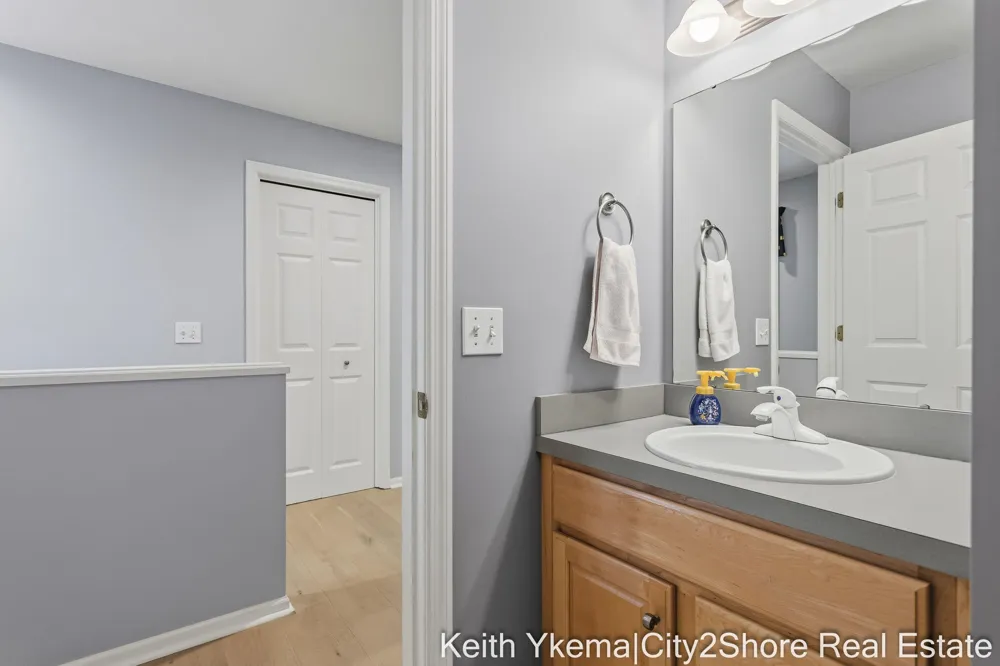6185 Gleneagle Highlands Drive Hudsonville, MI 49426