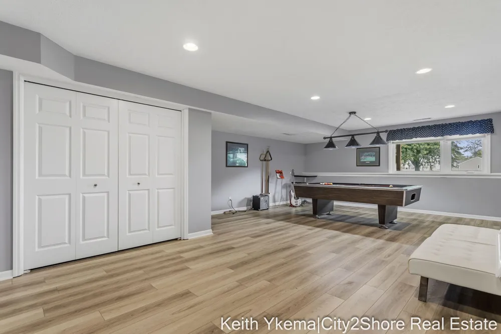 6185 Gleneagle Highlands Drive Hudsonville, MI 49426