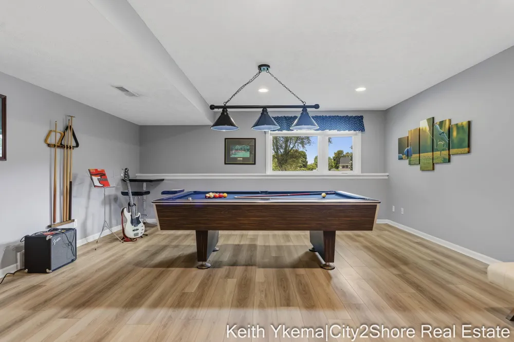 6185 Gleneagle Highlands Drive Hudsonville, MI 49426