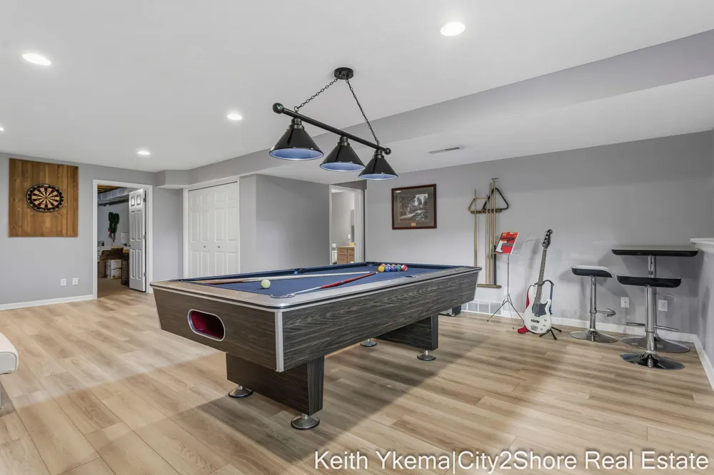 6185 Gleneagle Highlands Drive Hudsonville, MI 49426