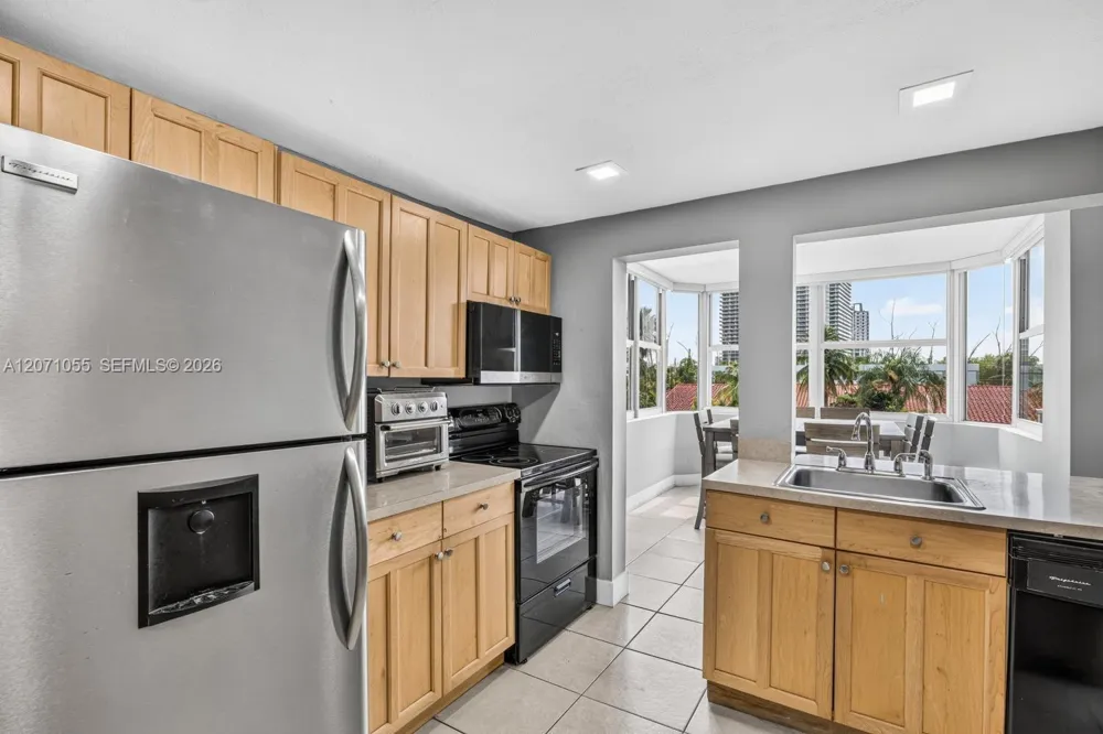 16565 NE 26th Ave #4E North Miami Beach, FL 33160