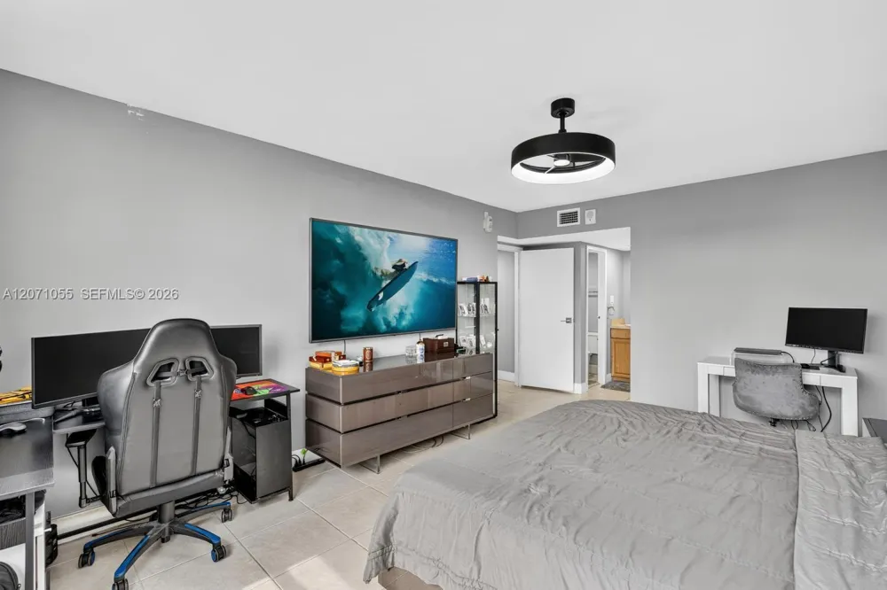 16565 NE 26th Ave #4E North Miami Beach, FL 33160