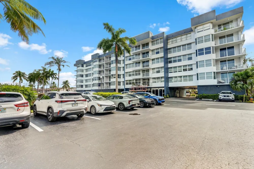 16565 NE 26th Ave #4E North Miami Beach, FL 33160
