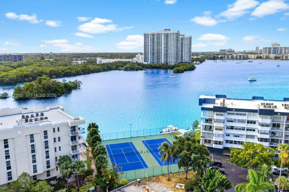 16565 NE 26th Ave #4E North Miami Beach, FL 33160
