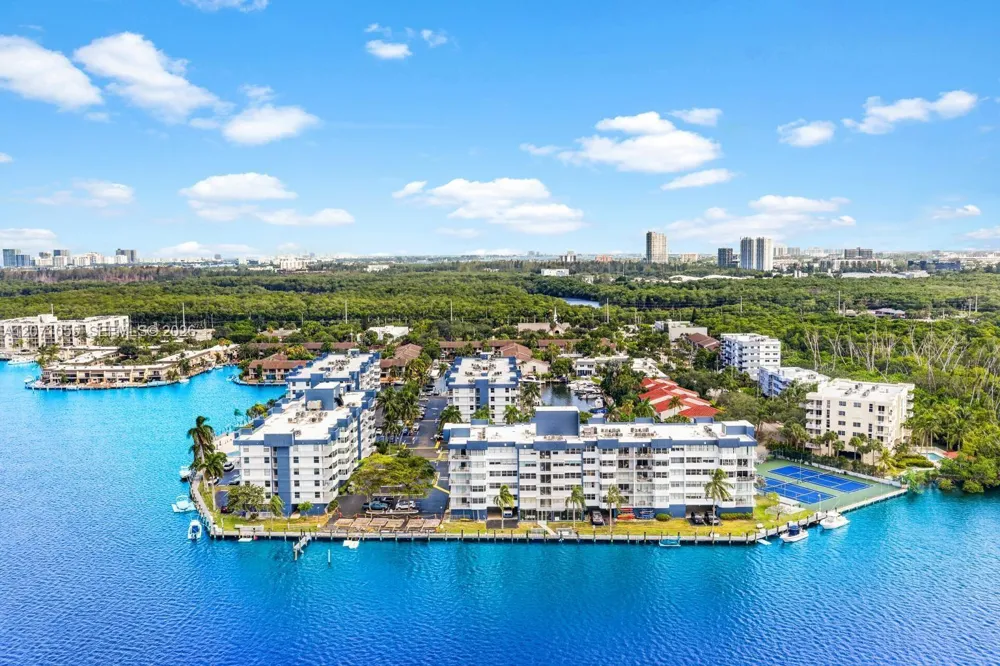 16565 NE 26th Ave #4E North Miami Beach, FL 33160