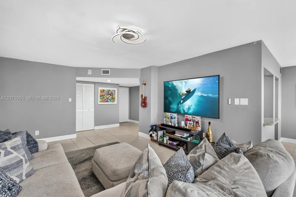 16565 NE 26th Ave #4E North Miami Beach, FL 33160