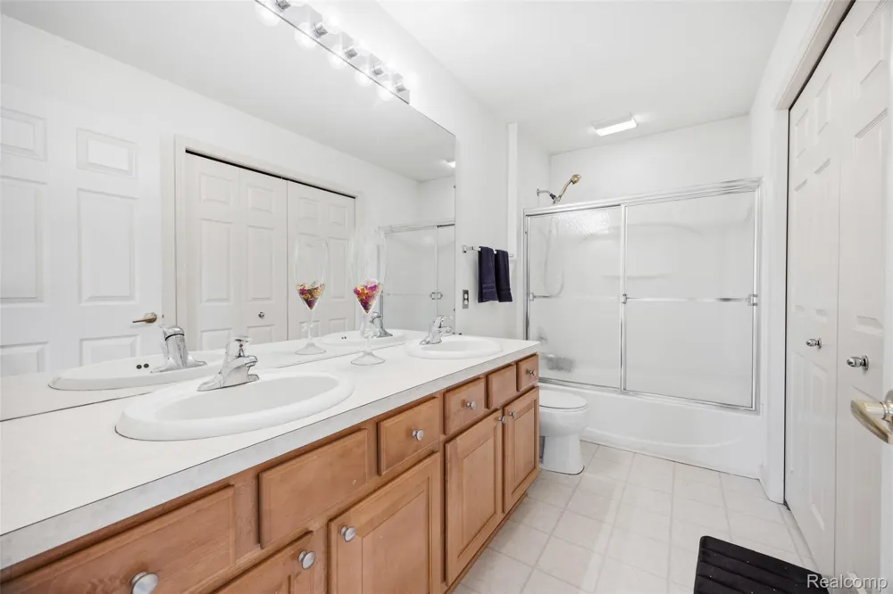 6819 Lakeway Street Ypsilanti Charter Township, MI 48197