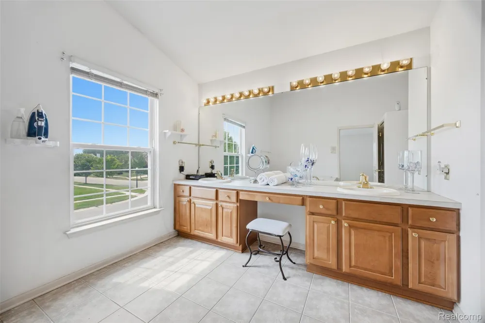 6819 Lakeway Street Ypsilanti Charter Township, MI 48197