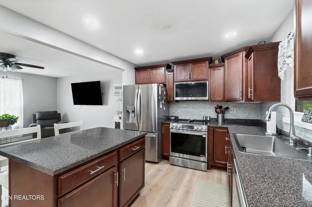 315 Arbor Drive Maryville, TN 37804