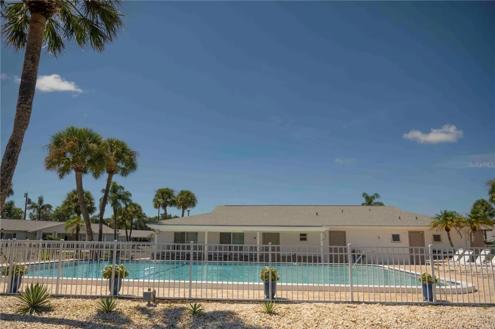 6061 CORAL WAY Bradenton, FL 34207