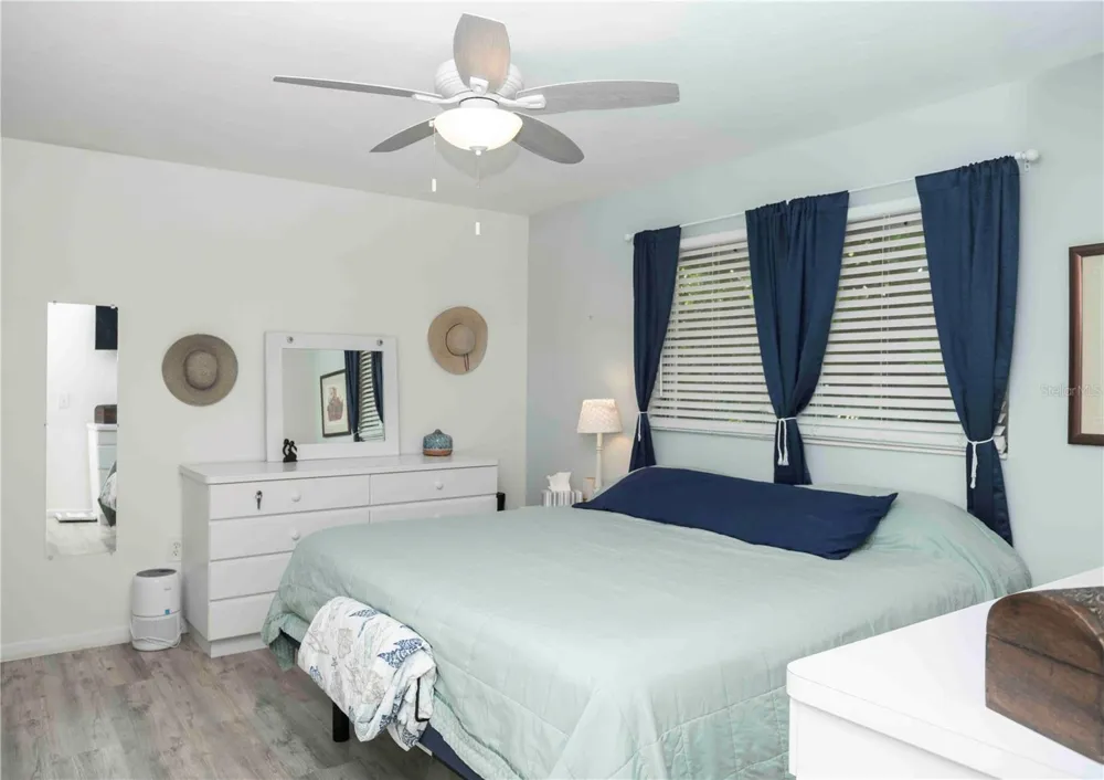 6061 CORAL WAY Bradenton, FL 34207