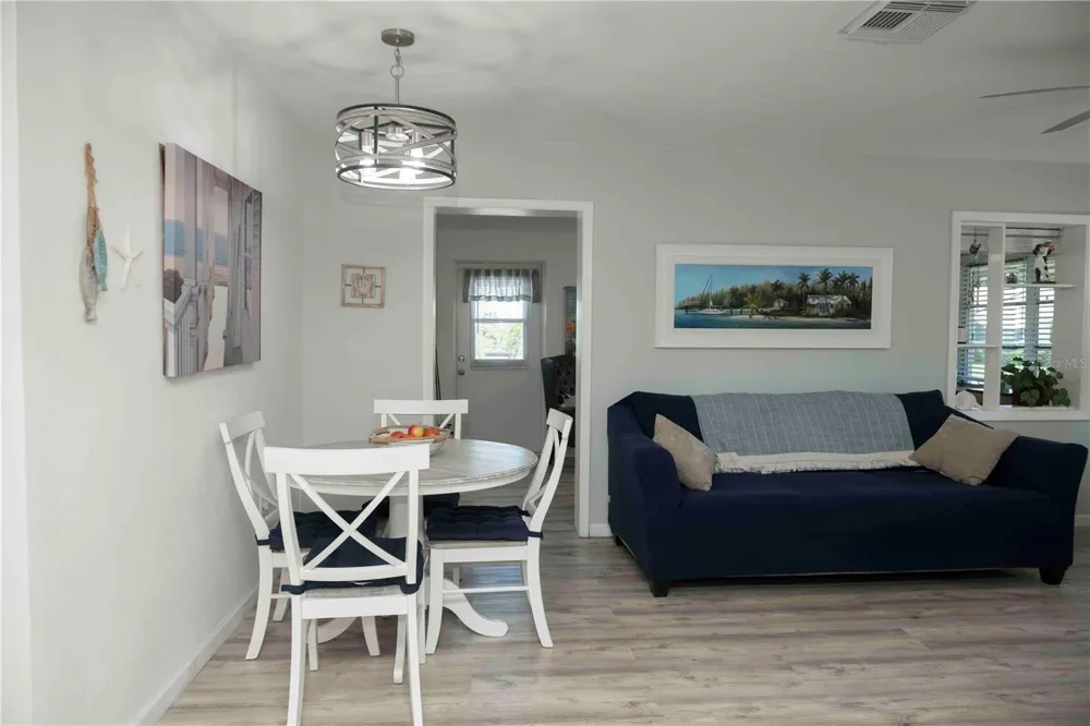 6061 CORAL WAY Bradenton, FL 34207