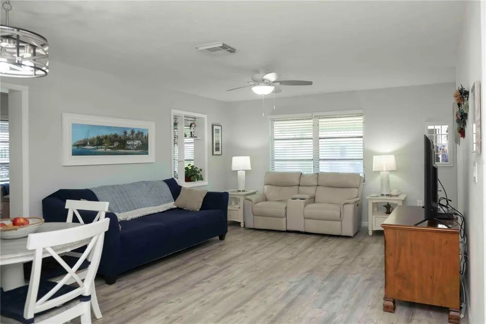 6061 CORAL WAY Bradenton, FL 34207