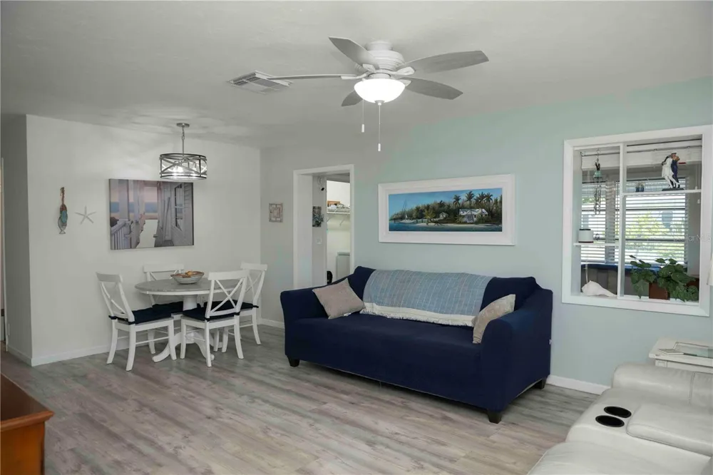 6061 CORAL WAY Bradenton, FL 34207