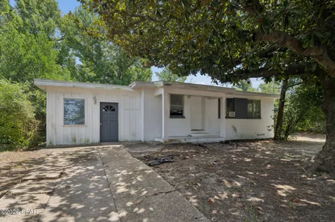 2208 Edgewood Drive