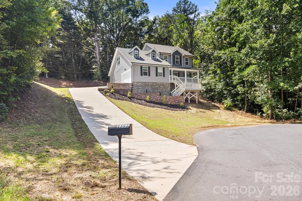 2595 Henry Falls Drive Hickory, NC 28602