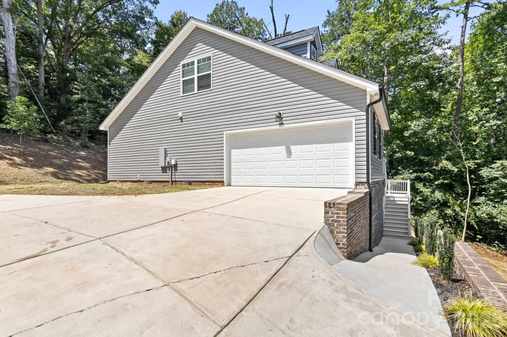 2595 Henry Falls Drive Hickory, NC 28602