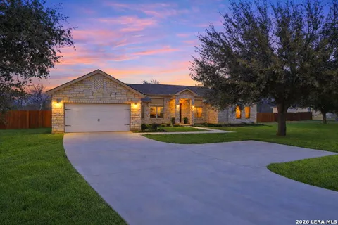 109 W Short Meadow