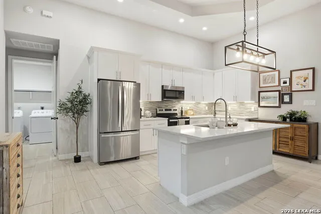109 W Short Meadow Lytle, TX 78052