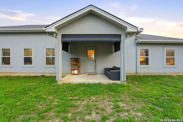 109 W Short Meadow Lytle, TX 78052