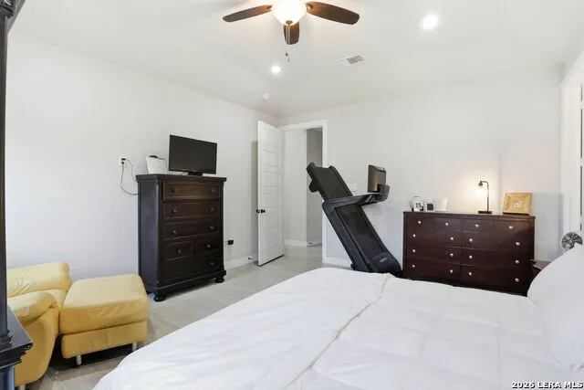 109 W Short Meadow Lytle, TX 78052