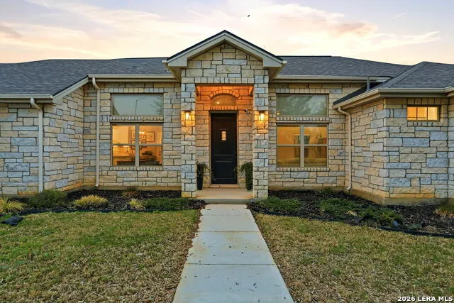 109 W Short Meadow Lytle, TX 78052