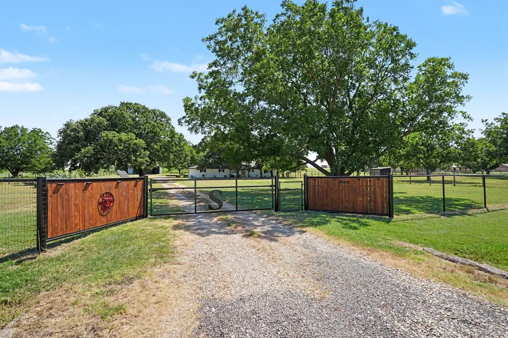 3845 County Road 415 Alvarado, TX 76009