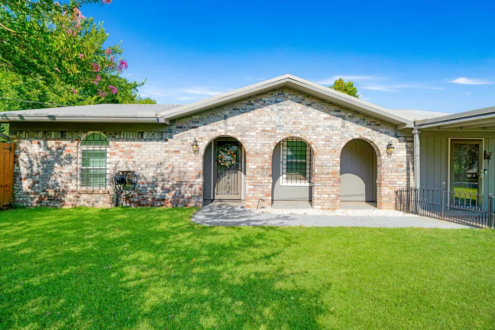 602 S Hall Street Clarksville, TX 75426