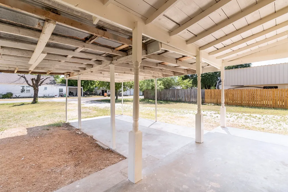 906 S Walnut Brady, TX 76825