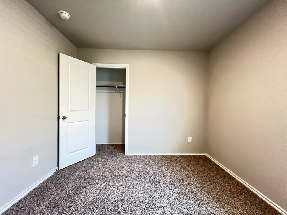 5557 Rollins Drive Krum, TX 76249