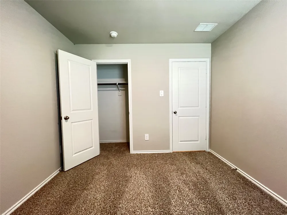 5557 Rollins Drive Krum, TX 76249