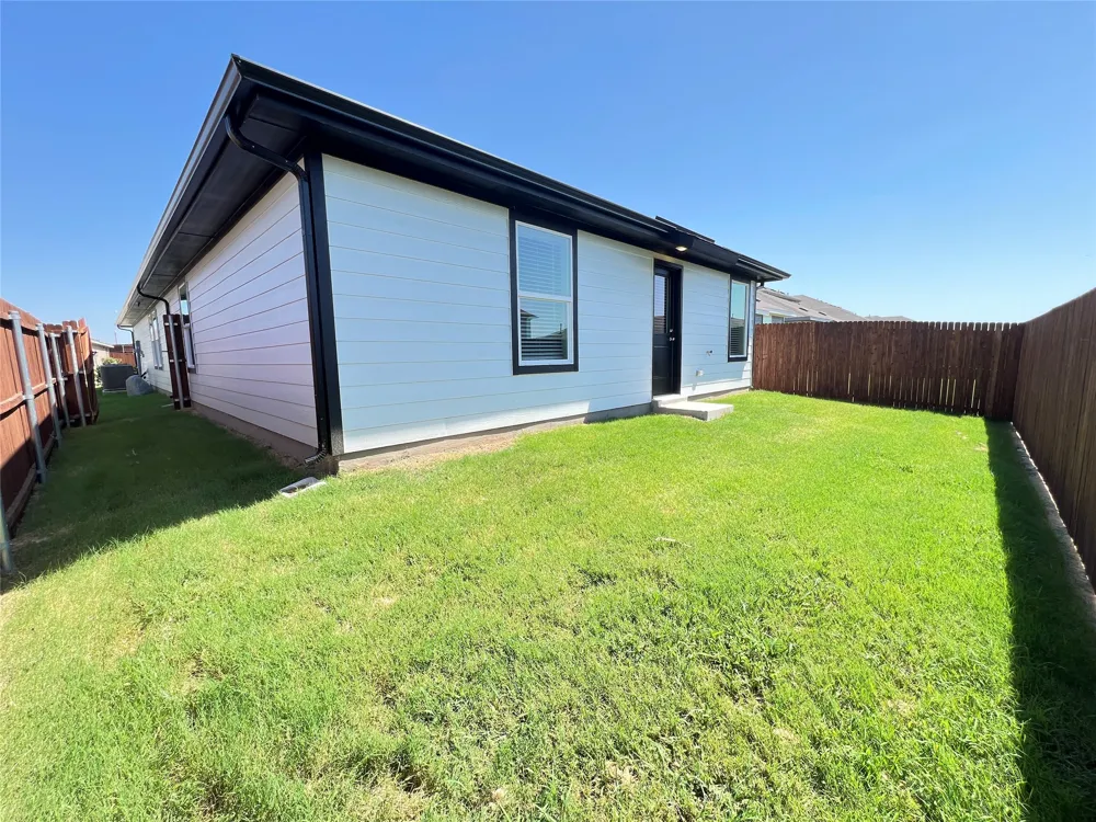 5557 Rollins Drive Krum, TX 76249