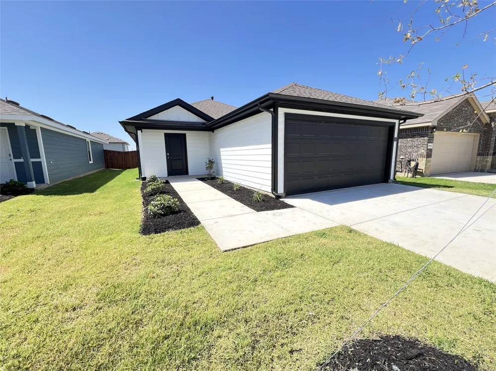 5557 Rollins Drive Krum, TX 76249