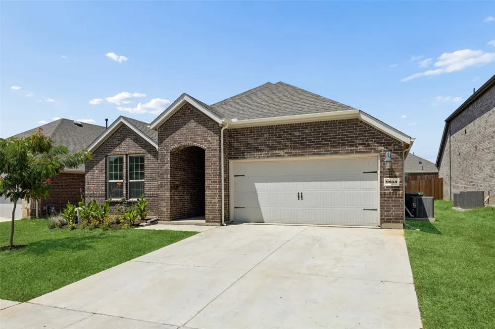 9813 Cherrywood Way Aubrey, TX 76227